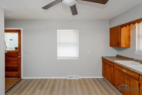 Tiny photo for 1409 Liberty Street, Toledo, OH 43605 (MLS # 6136975)