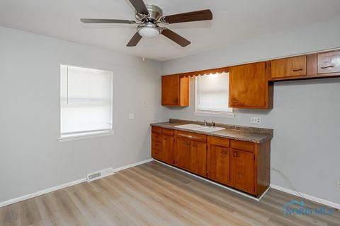 Tiny photo for 1409 Liberty Street, Toledo, OH 43605 (MLS # 6136975)