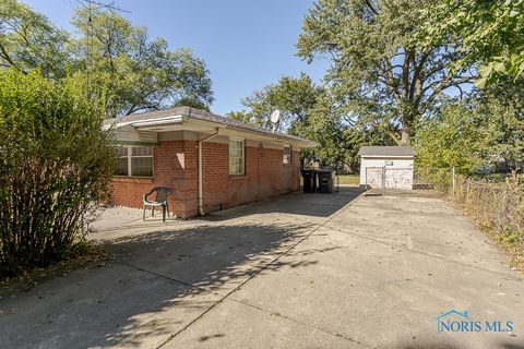 Tiny photo for 1409 Liberty Street, Toledo, OH 43605 (MLS # 6136975)