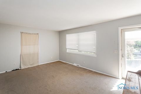 Tiny photo for 1409 Liberty Street, Toledo, OH 43605 (MLS # 6136975)