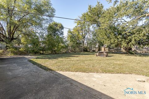 Tiny photo for 1409 Liberty Street, Toledo, OH 43605 (MLS # 6136975)