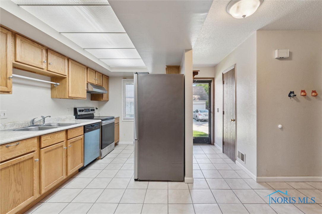 2540 Plum Leaf Lane, Toledo, Ohio image 12