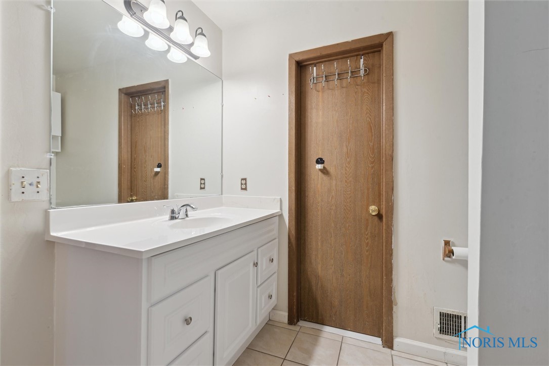 2540 Plum Leaf Lane, Toledo, Ohio image 27