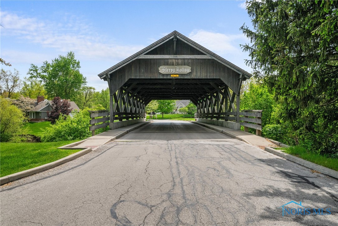 5511 Bent Oak Road, Sylvania, Ohio image 3