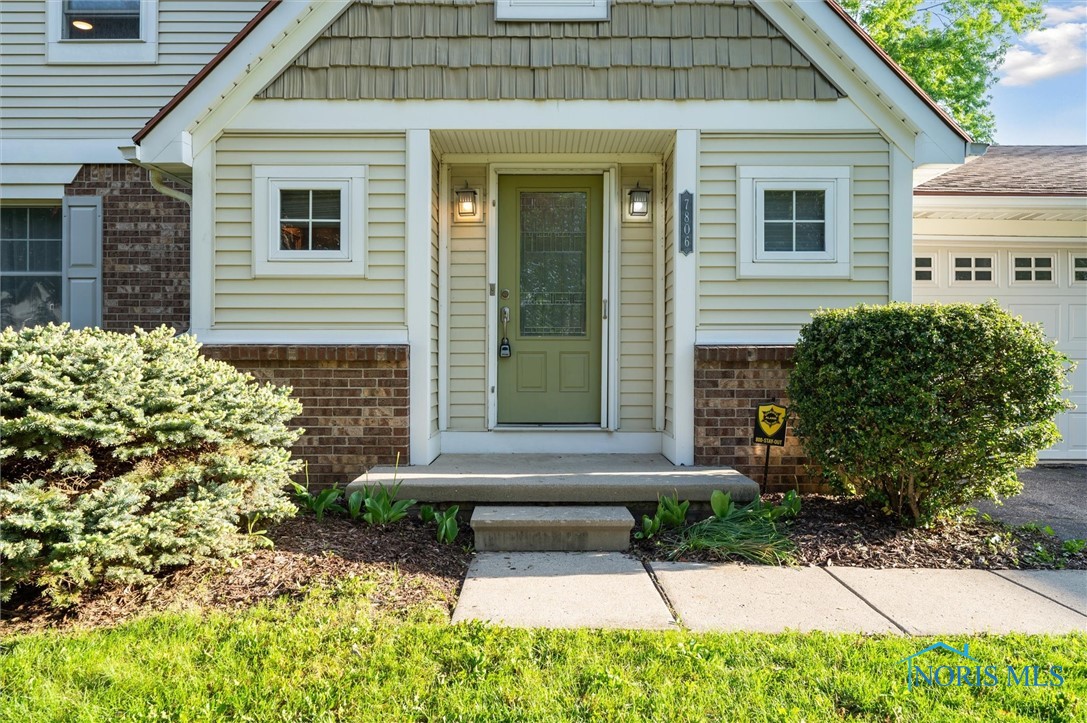 7806 Shaftesbury Drive, Sylvania, Ohio image 5