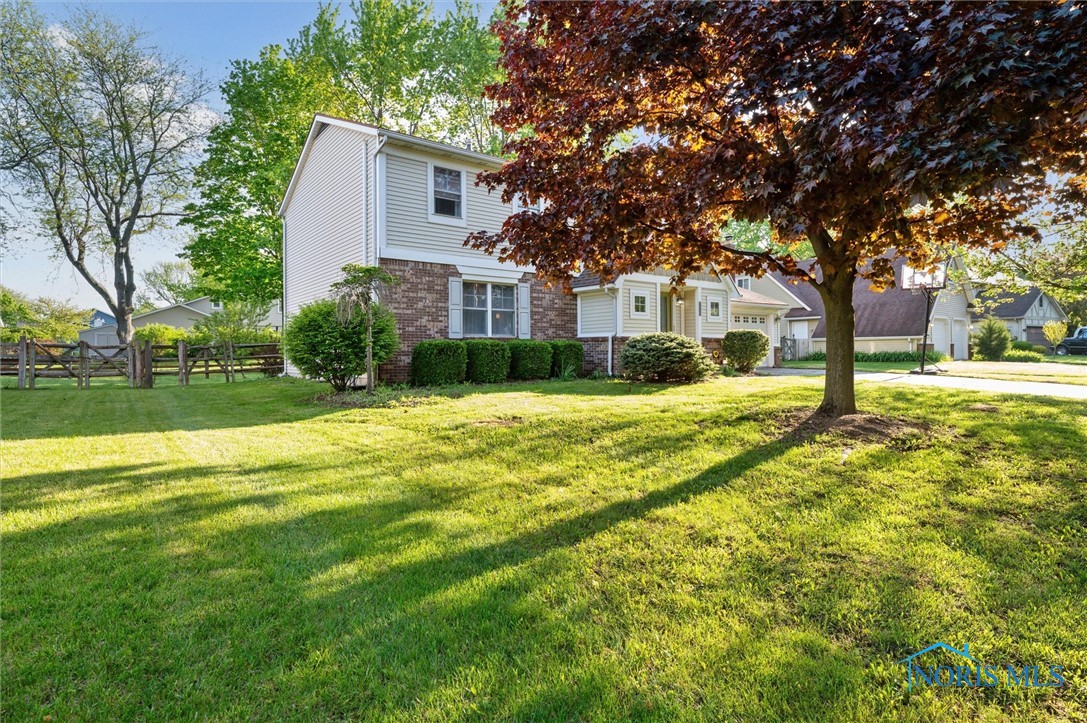 7806 Shaftesbury Drive, Sylvania, Ohio image 2