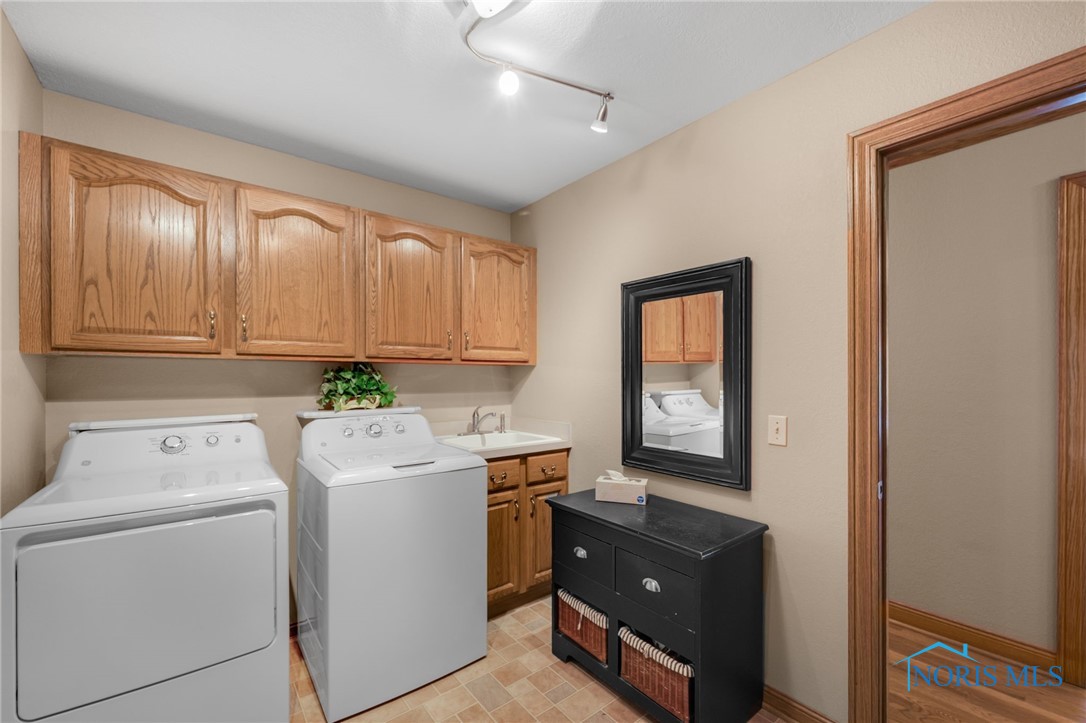 9114 Oak Valley Road, Holland, Ohio image 39