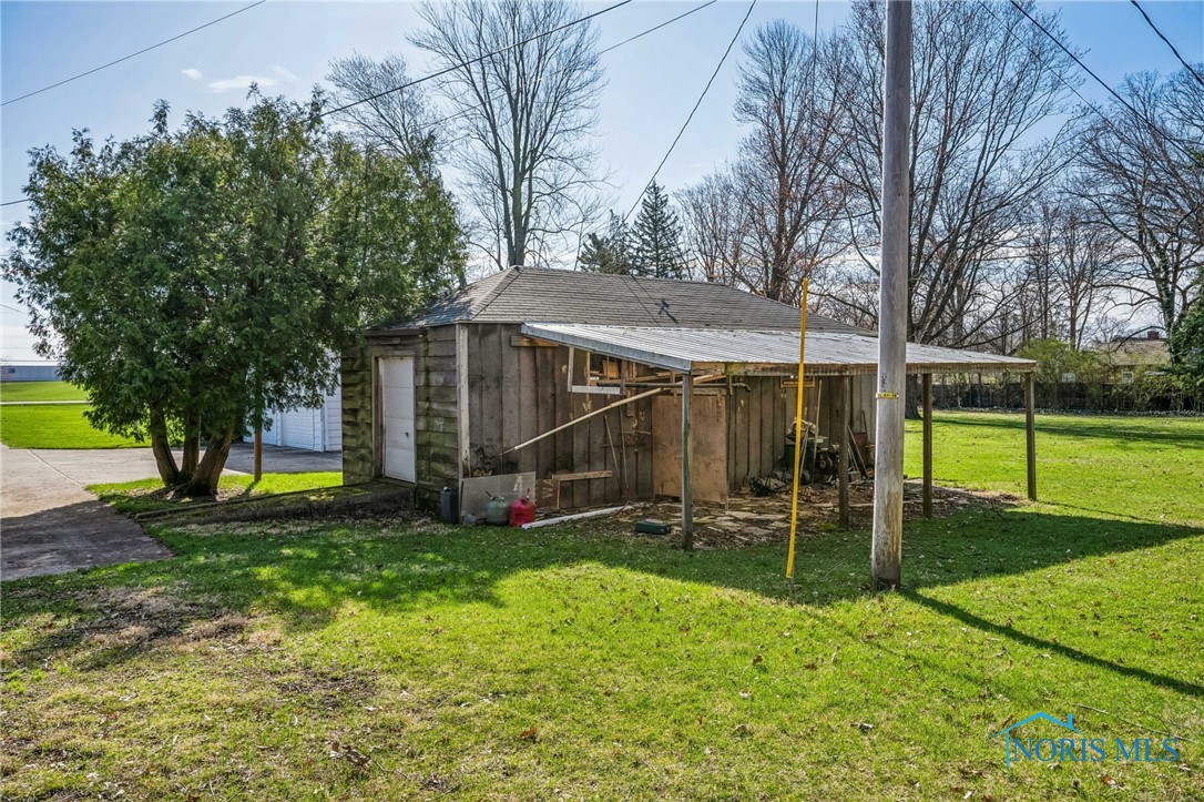 2435 Fostoria Road, Fostoria, Ohio image 13