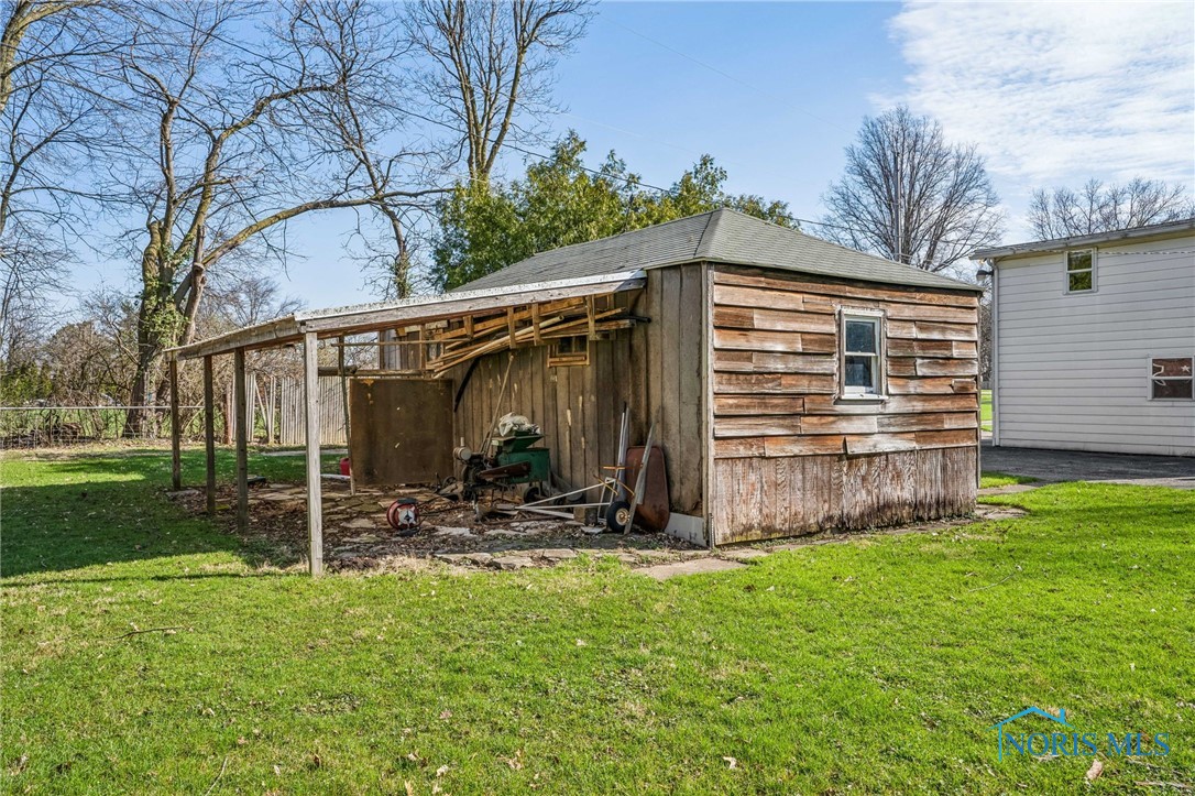 2435 Fostoria Road, Fostoria, Ohio image 12