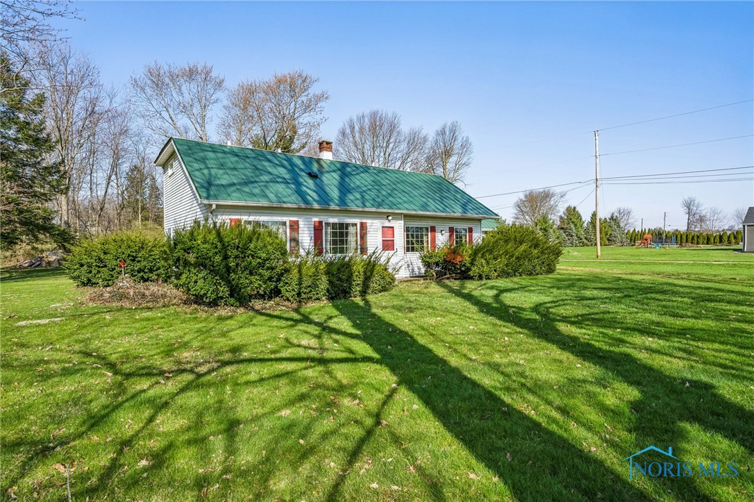2435 Fostoria Road, Fostoria, Ohio image 8