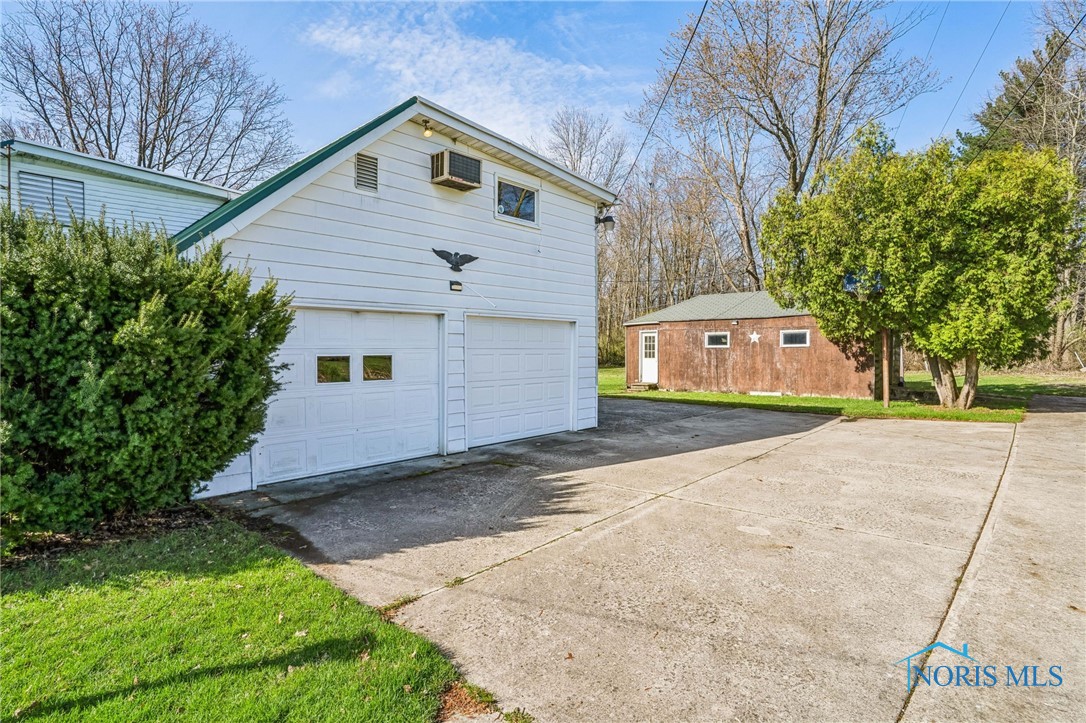 2435 Fostoria Road, Fostoria, Ohio image 16
