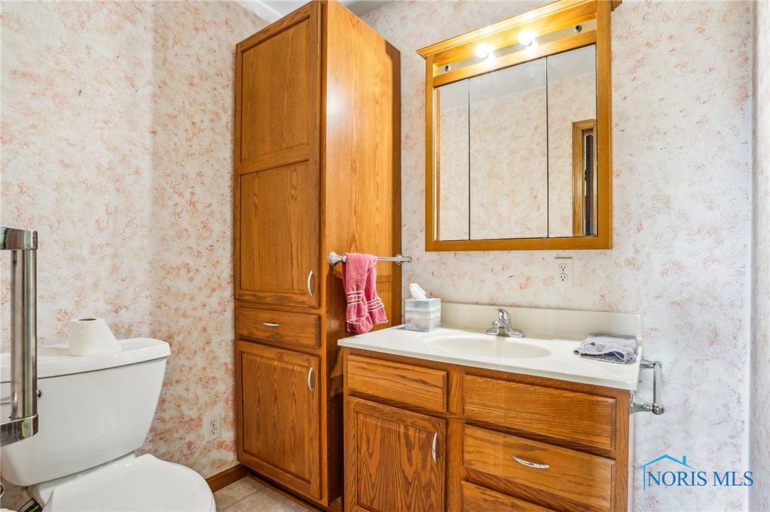 2435 Fostoria Road, Fostoria, Ohio image 24