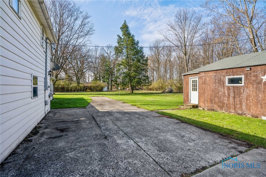 2435 Fostoria Road, Fostoria, Ohio image 17