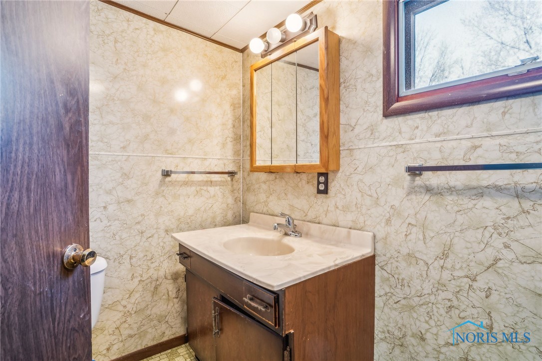 2435 Fostoria Road, Fostoria, Ohio image 38