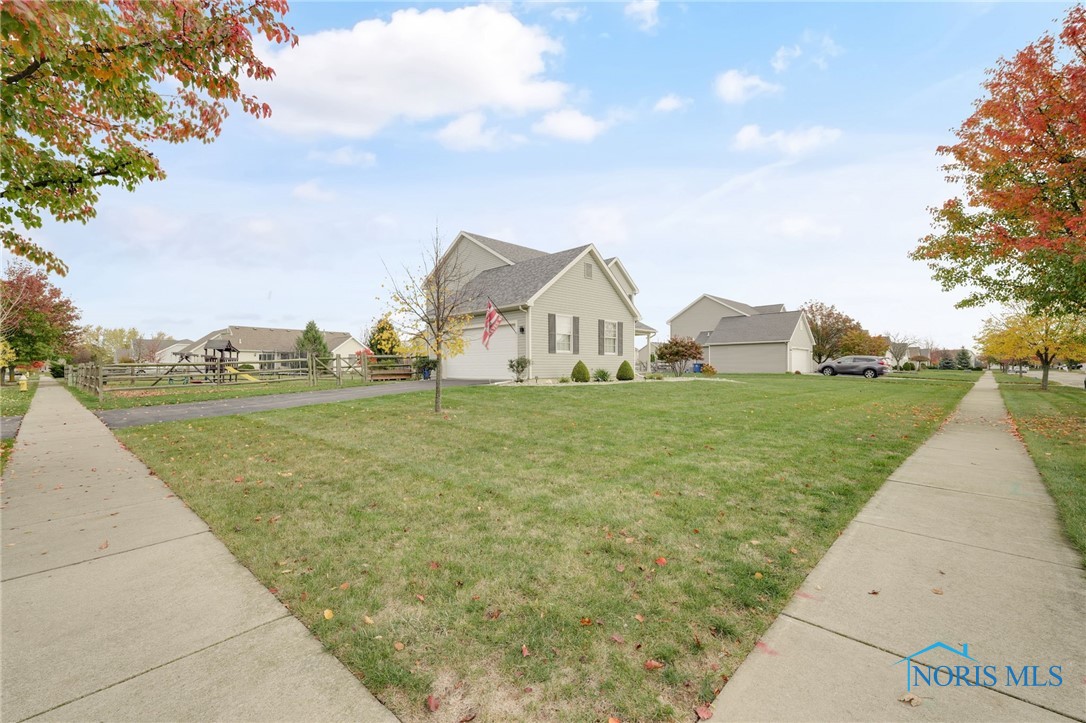 1752 Horseshoe Bend Drive, Perrysburg, Ohio image 3