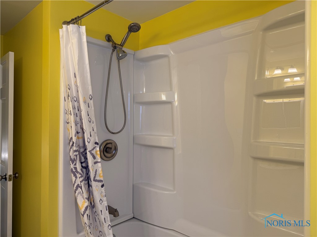719 Everett Road, Fremont, Ohio image 37