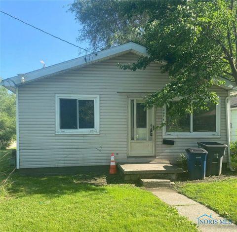 Photo of 2074 Price Street, Toledo, OH 43605 (MLS # 6136286)