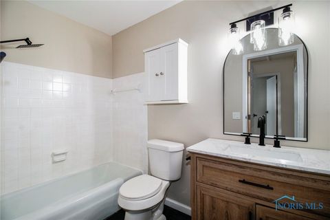Tiny photo for 5662 Bernath Court #E, Toledo, OH 43615 (MLS # 6137011)