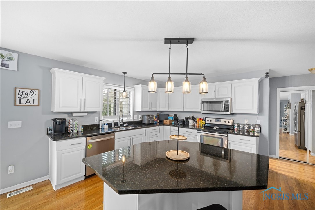 2328 Stonybrook Boulevard, Sylvania, Ohio image 16