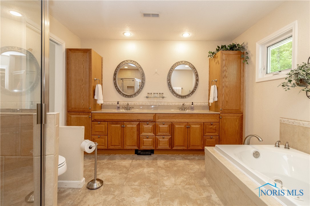 7915 W Bancroft Street, Toledo, Ohio image 23
