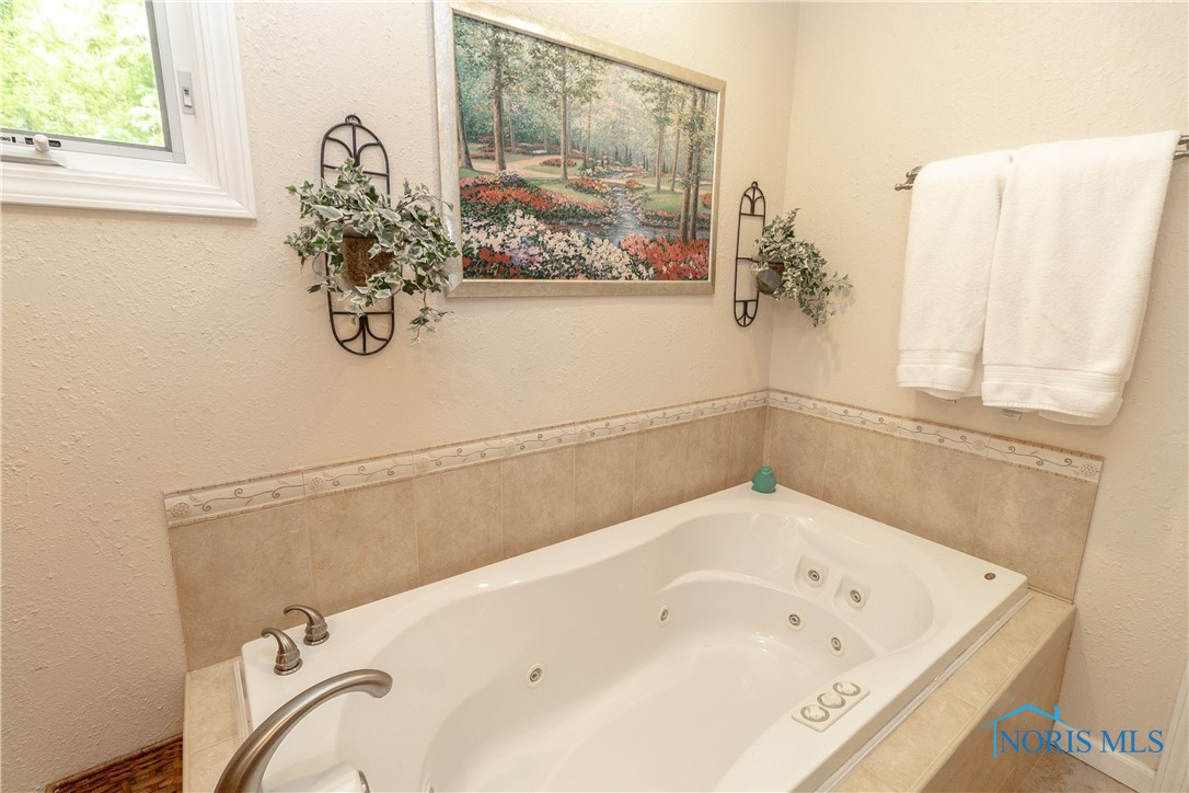 7915 W Bancroft Street, Toledo, Ohio image 24