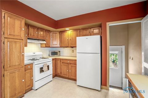 Tiny photo for 206 Colony Road, Rossford, OH 43460 (MLS # 6136914)