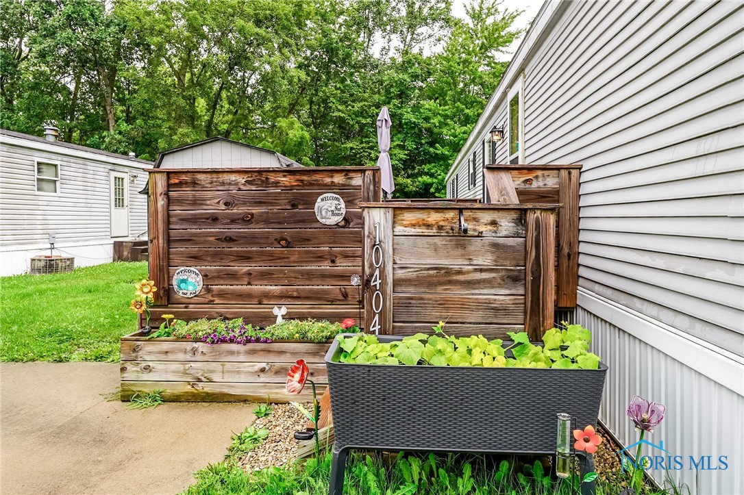 10404 Edgewood Drive, Findlay, Ohio image 3