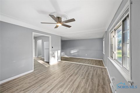 Tiny photo for 552 Wyman Street, Toledo, OH 43609 (MLS # 6136671)