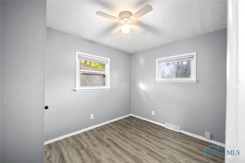 Tiny photo for 552 Wyman Street, Toledo, OH 43609 (MLS # 6136671)