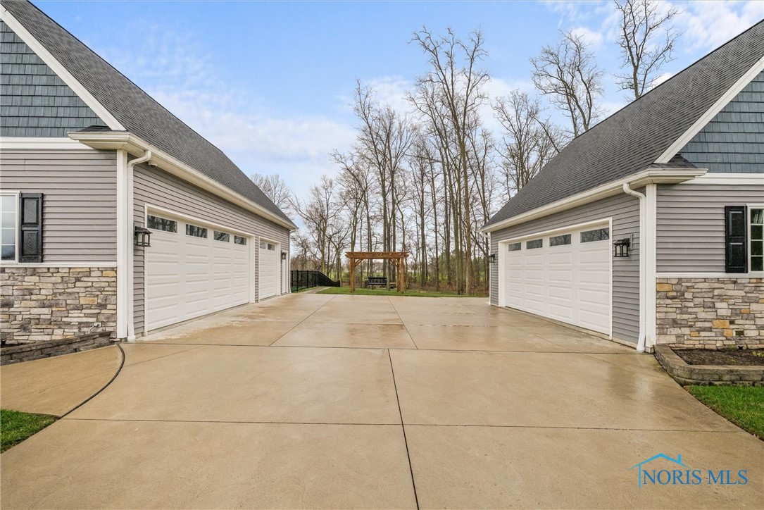 5839 Watermill Court, Monclova, Ohio image 36