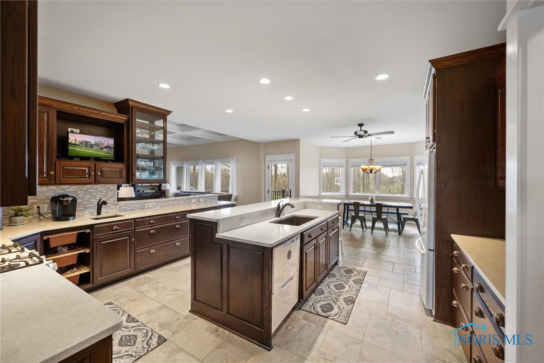 5839 Watermill Court, Monclova, Ohio image 7
