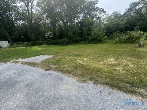 Vacant Land For Sale - 419 N Holland Sylvania Road<br/> Lucas County, Toledo, OH 43615