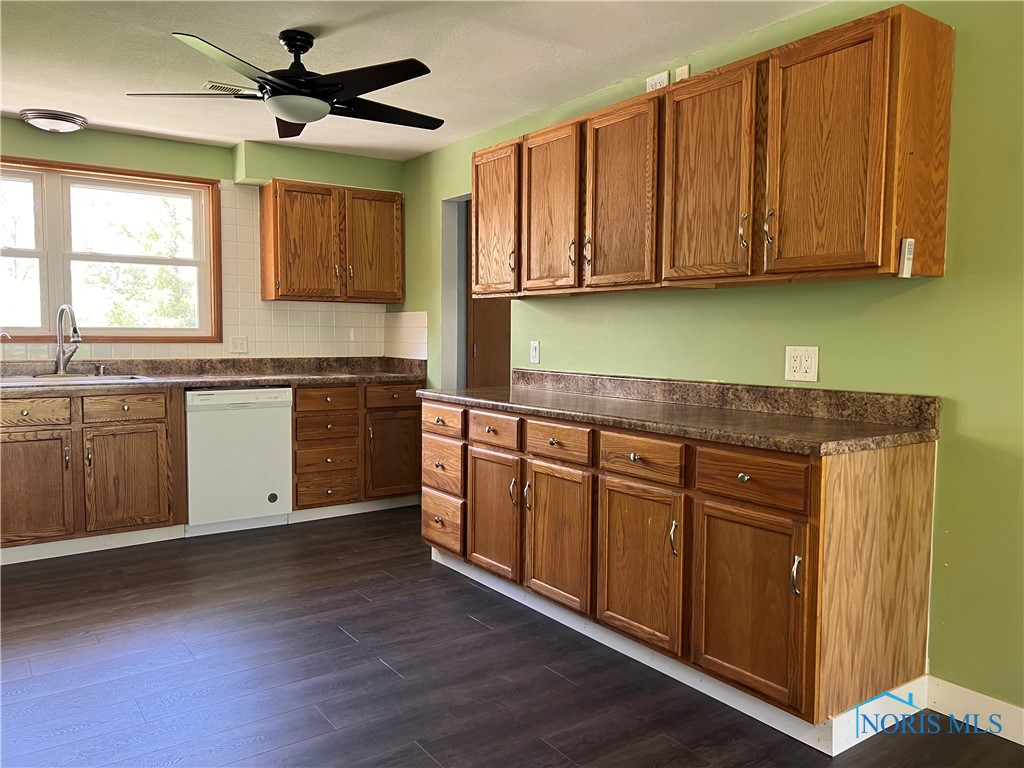 112 Oak Meadows Drive, Bryan, Ohio image 5