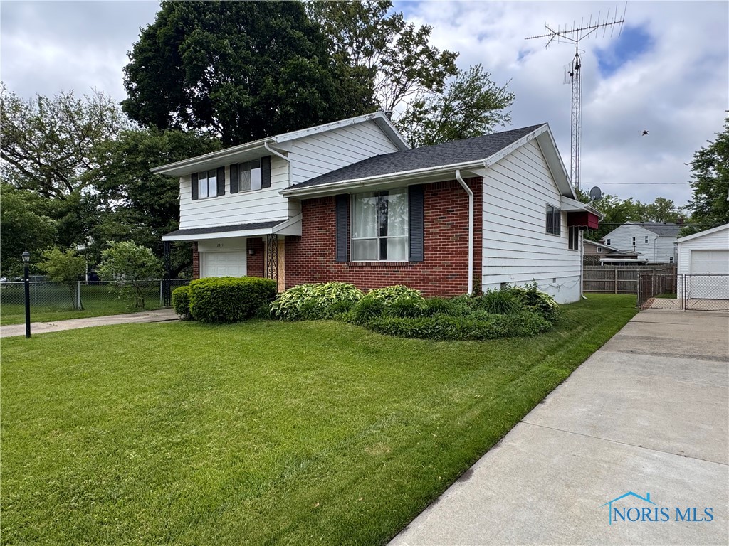 2921 Schneider Road, Toledo, Ohio image 2