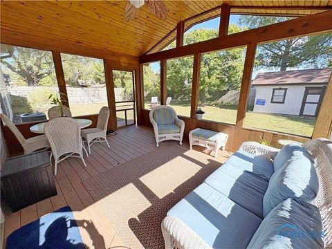 Tiny photo for 614 Pasteur Avenue, Bowling Green, OH 43402 (MLS # 6136984)