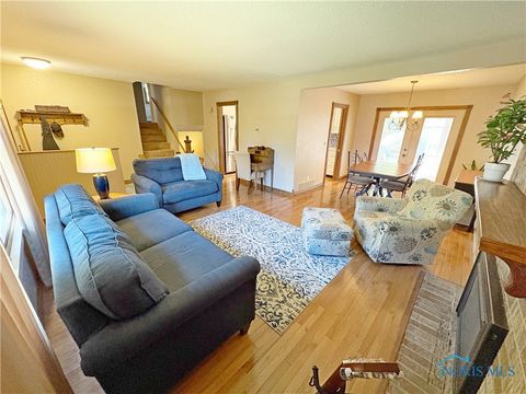Tiny photo for 614 Pasteur Avenue, Bowling Green, OH 43402 (MLS # 6136984)