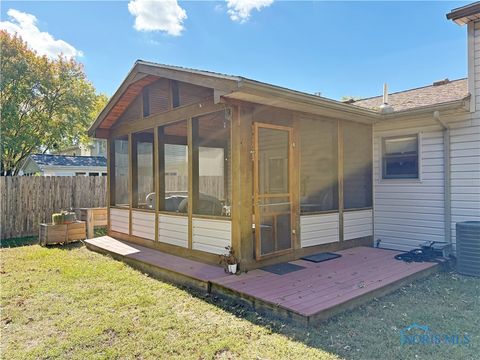 Tiny photo for 614 Pasteur Avenue, Bowling Green, OH 43402 (MLS # 6136984)