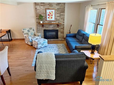 Tiny photo for 614 Pasteur Avenue, Bowling Green, OH 43402 (MLS # 6136984)