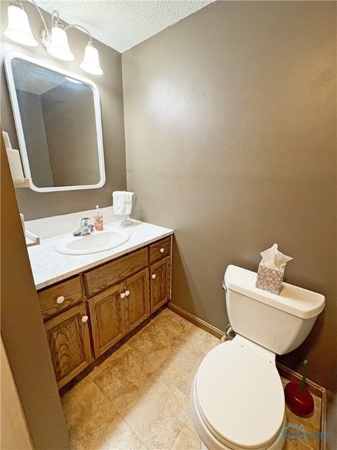 Tiny photo for 614 Pasteur Avenue, Bowling Green, OH 43402 (MLS # 6136984)
