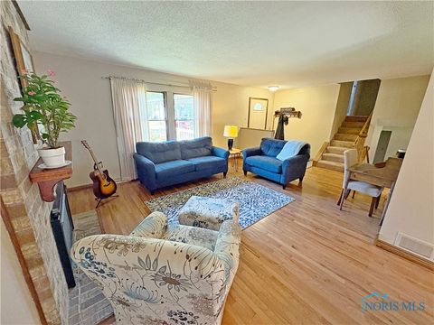Tiny photo for 614 Pasteur Avenue, Bowling Green, OH 43402 (MLS # 6136984)