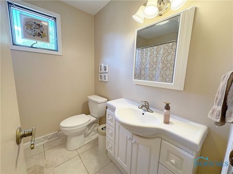 Tiny photo for 614 Pasteur Avenue, Bowling Green, OH 43402 (MLS # 6136984)