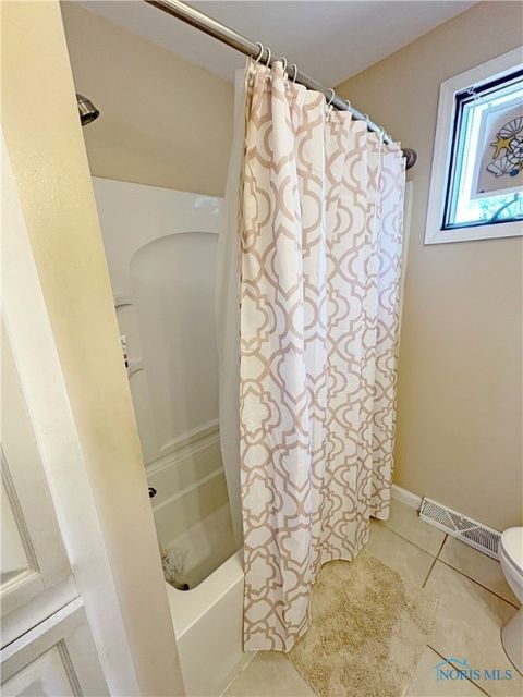 Tiny photo for 614 Pasteur Avenue, Bowling Green, OH 43402 (MLS # 6136984)
