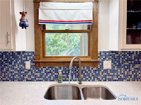 Tiny photo for 614 Pasteur Avenue, Bowling Green, OH 43402 (MLS # 6136984)