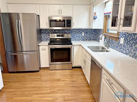 Tiny photo for 614 Pasteur Avenue, Bowling Green, OH 43402 (MLS # 6136984)