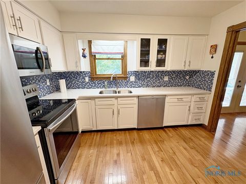 Tiny photo for 614 Pasteur Avenue, Bowling Green, OH 43402 (MLS # 6136984)