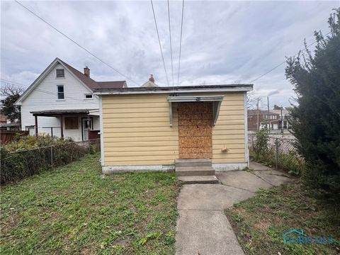 Tiny photo for 170 Dexter Street, Toledo, OH 43608 (MLS # 6136105)
