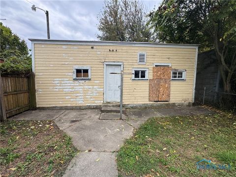 Tiny photo for 170 Dexter Street, Toledo, OH 43608 (MLS # 6136105)