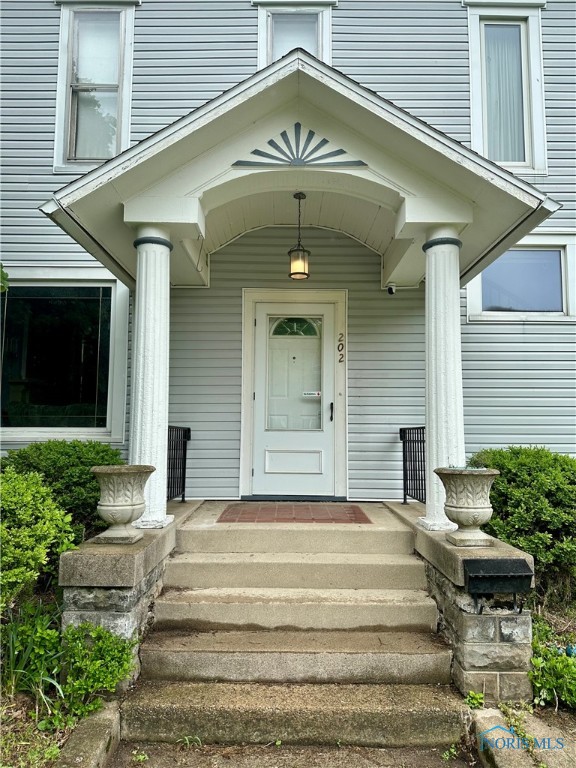 202 E Montford Avenue, Ada, Ohio image 2