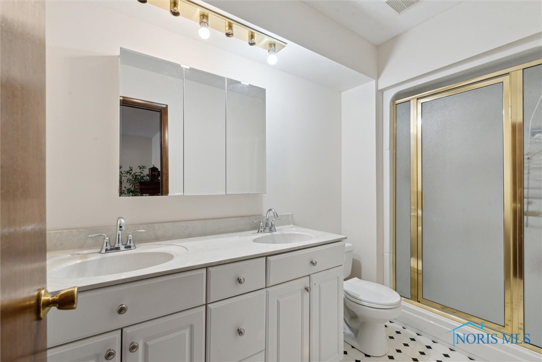 3858 Fairwood Drive, Sylvania, Ohio image 30