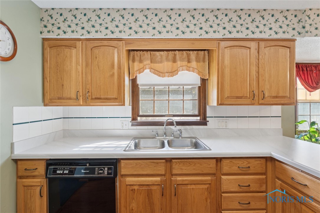 3858 Fairwood Drive, Sylvania, Ohio image 24